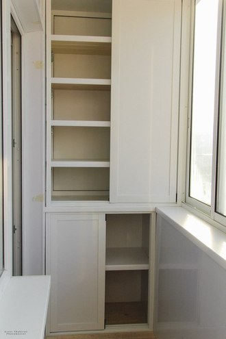 шкаф на балконе (встроенный)